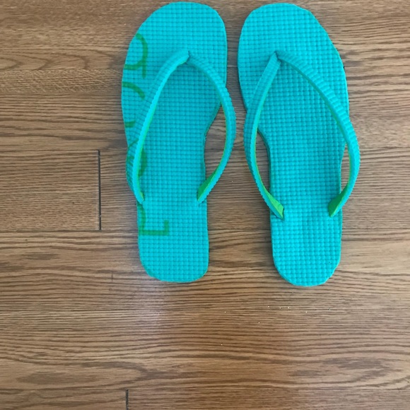 Recycle flip flops for summer! - Picture 2 of 3
